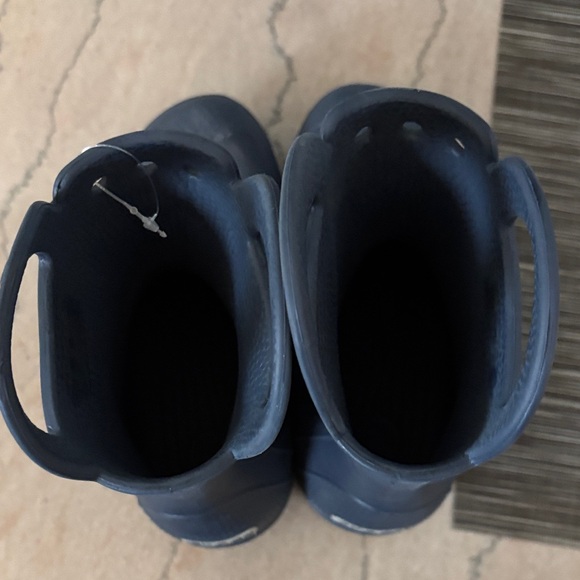 Size 13 CROCS Kids Dark Blue Rain Boots - Picture 7 of 7